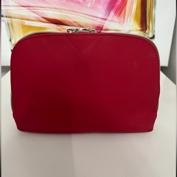 Burberry Authentic red makeup bag + 7 samples. - Picture 2 of 13